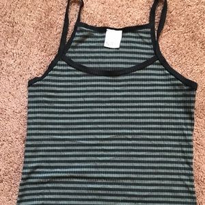 Black and green sleeveless crop top
